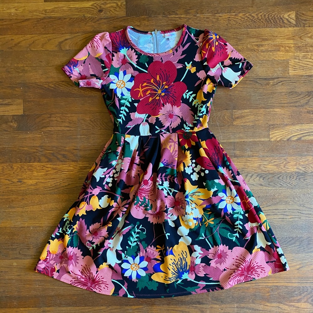 LuLaRoe Amelia Black Floral Dress. Size Medium
